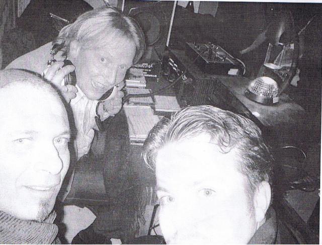 November 2001: Ayman Radwan, Peter de Vries und ich in unseren absoluten Party-Glanzzeiten. 